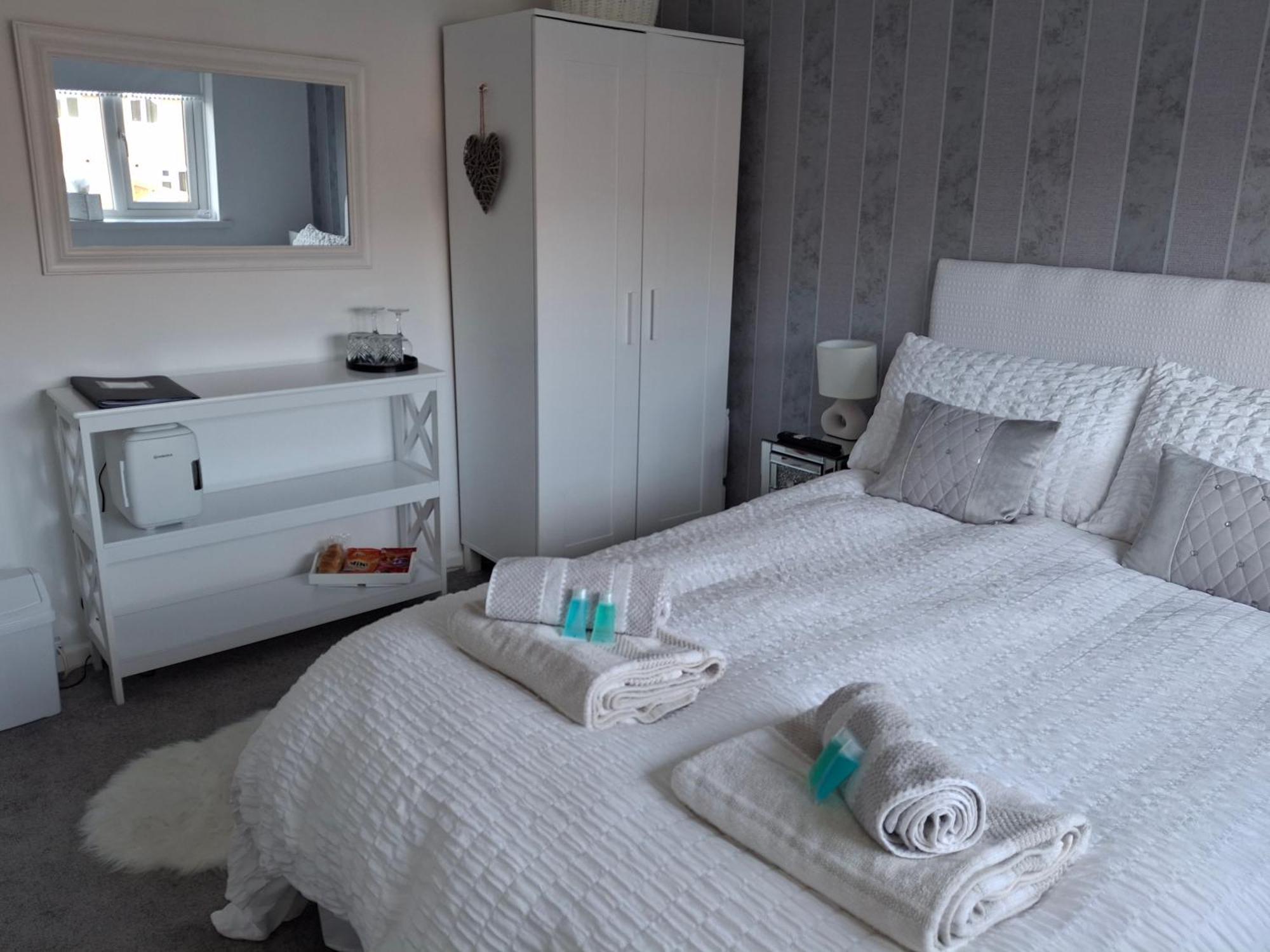 Home From Home Guest House Rochford Bagian luar foto