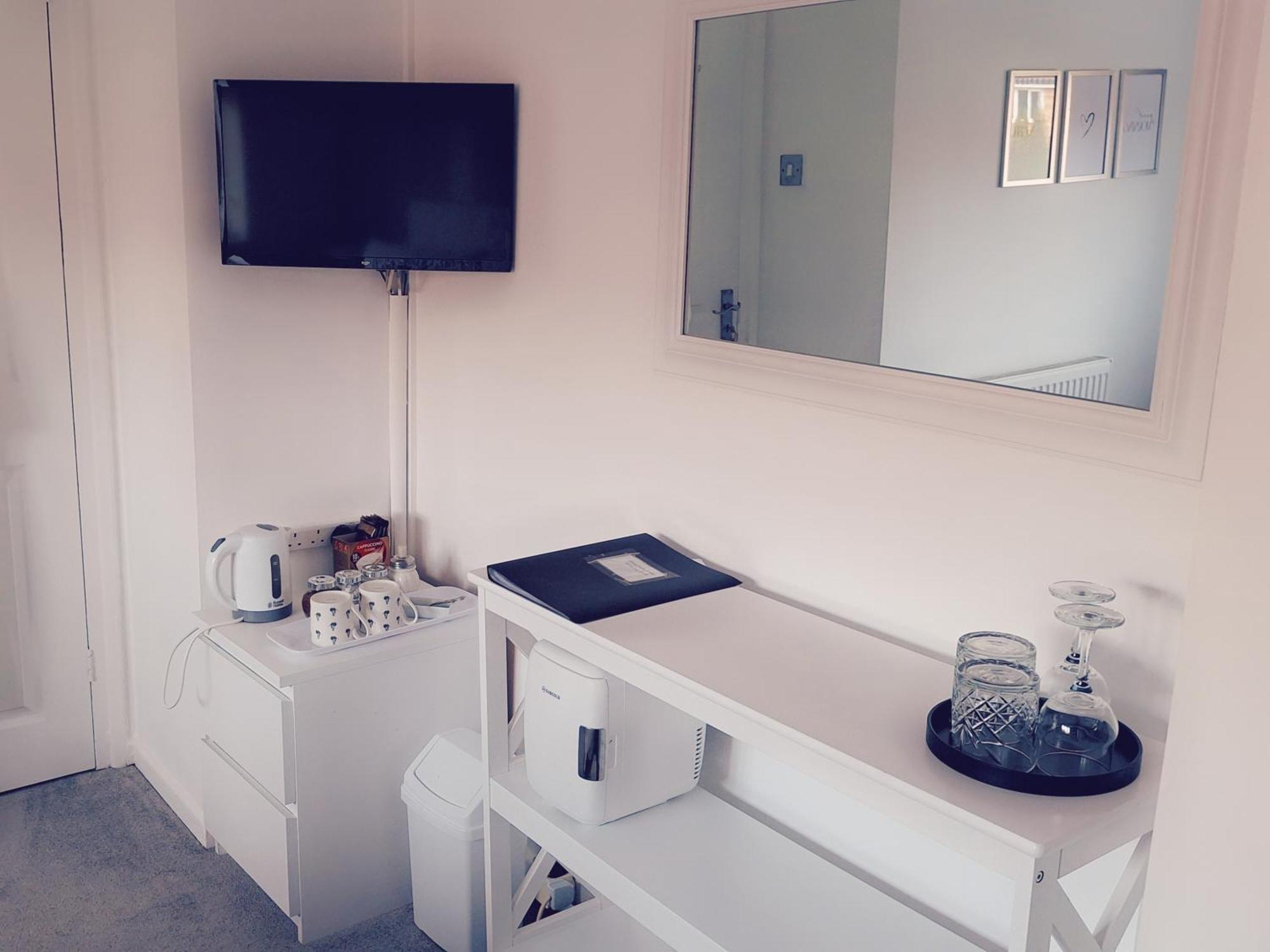 Home From Home Guest House Rochford Bagian luar foto