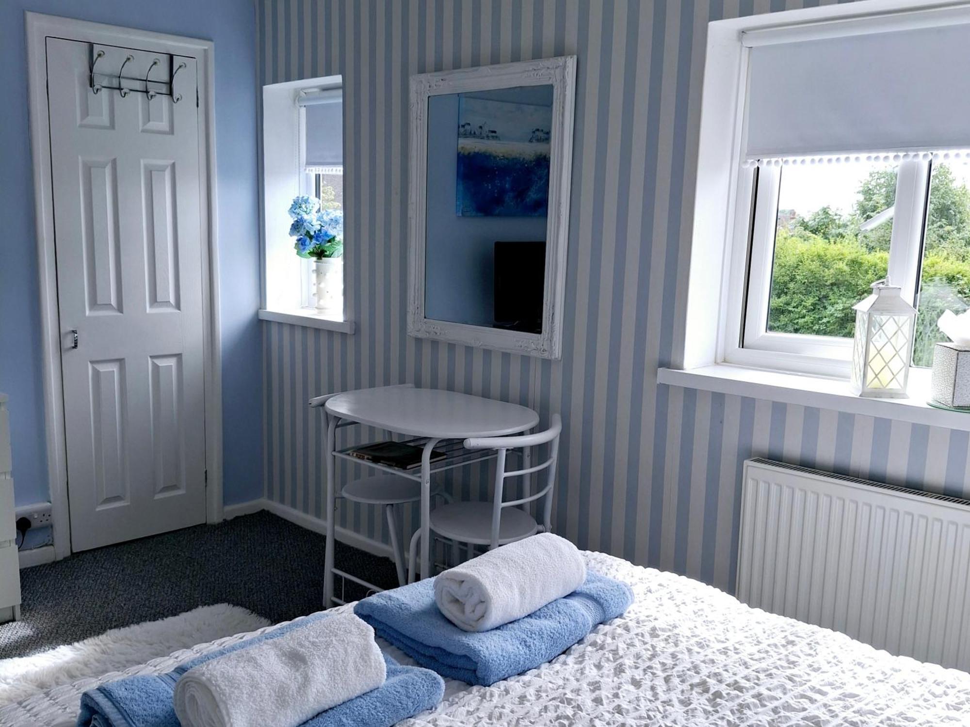 Home From Home Guest House Rochford Bagian luar foto